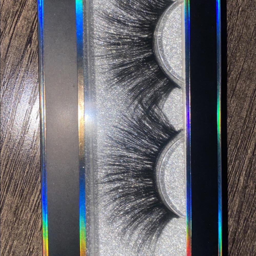 Eyelashes - Picture 9 of 13